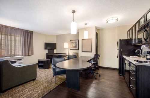 Huntsville Hotel | Charming Retreat in Huntsville! 2 Comfortable Units, Pets are Allowed