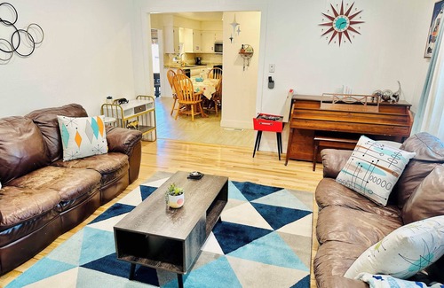 Sparks House | Charming Retreat/Sleeps 11