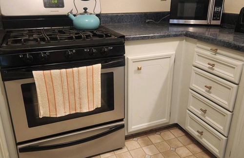 Prescott House | Charming retro home. Minutes from downtown and ERAU. Pet friendly.