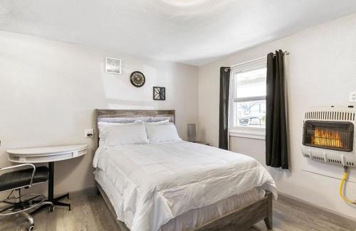Sparks Apartment | Charming Retro Property 6