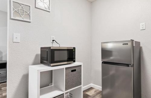Sparks Apartment | Charming Retro Property 8