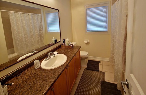 Richmond Hill House | Charming Richmond Hill Home - Your Home Away from Home in a quiet area