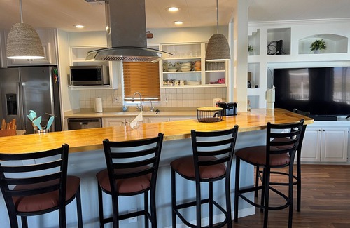 Bullhead City House | Charming Riverfront Vacation Getaway with Private Dock, Sleeps 12.