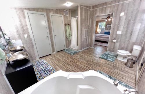 Lakehills House | Charming Riverfront Home - Casa Topo @ SparrowBend