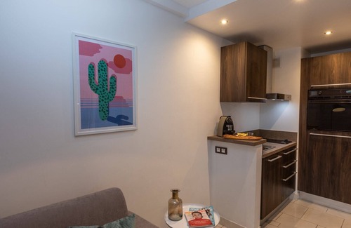 Juan-les-Pins Apartment | Charming Riviera 4E - One Bedroom Apartment, Sleeps 4