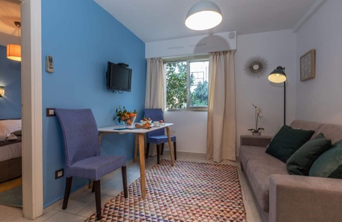Juan-les-Pins Apartment | Charming Riviera 4E - One Bedroom Apartment, Sleeps 4