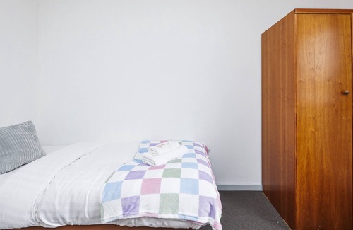 Bramcote Apartment | Charming Room Near Highfields Park