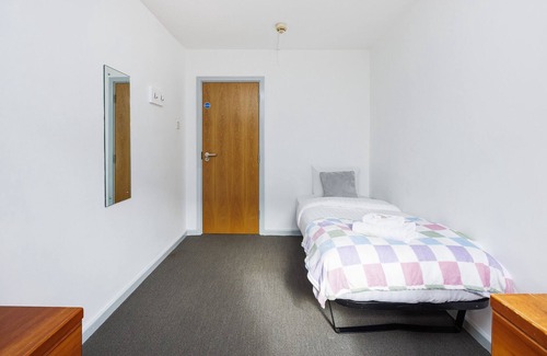 Bramcote Apartment | Charming Room Near Highfields Park
