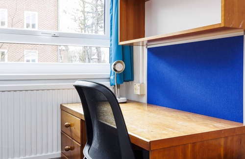 Bramcote Apartment | Charming Room Near Highfields Park