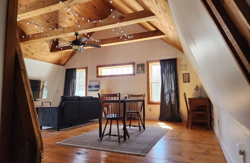 Derby House | Charming rustic loft nestled near Lake Salem.