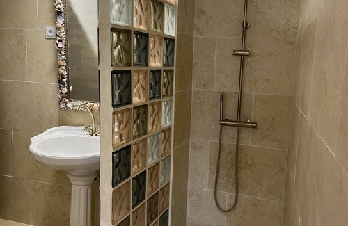 L'Isle-sur-la-Sorgue Apartment | Charming studio in downtown L'isle sur la Sorgue