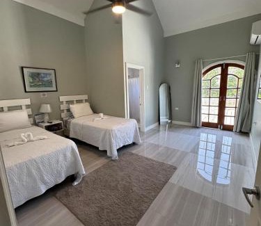 IronShore Estates House | Charming Sea View Town House Chefdriver Optional