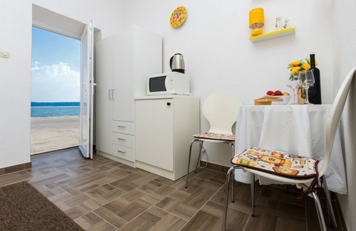Kastel Kambelovac Apartment | Charming Seafront Apartment Yellow, steps away from the Adriatic Sea