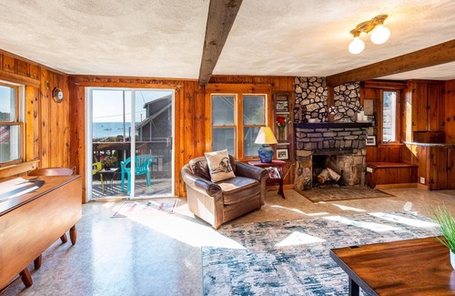 Orrs Island Cottage | Charming seaside cottage with beautiful views of Lowell's Cove.