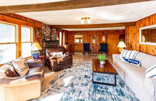 Orrs Island Cottage | Charming seaside cottage with beautiful views of Lowell's Cove.