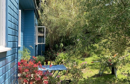 Mylor Churchtown Ski Chalet | Charming Seaside Cabin close to beautiful Beach with Large Garden