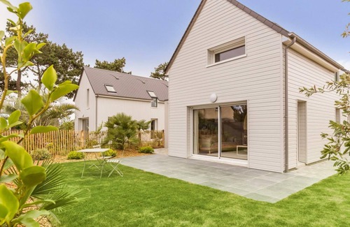 Portbail Cottage | Charming Seaside House, Fully Equipped, 500m to Sandy Beach, Private Garden, 2 Bedrooms