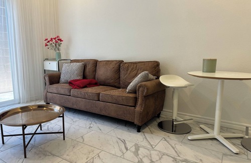 Henderson House | Charming Secluded Guest Suite in Henderson