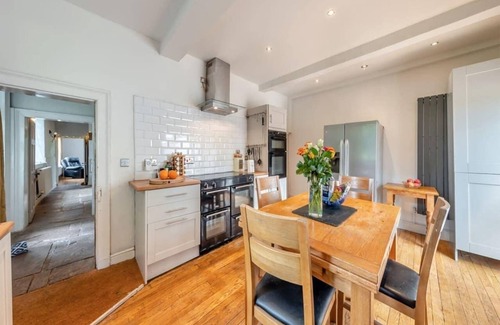 Shifnal Apartment | Charming Shropshire farmhouse with garden and hot tub