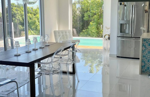 Providenciales Villa | Charming spacious 2-bedroom villa with AC, pool, ocean views in Providenciales