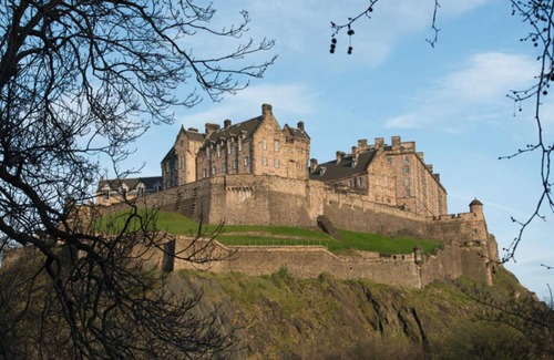 Restalrig Apartment | Charming, Spacious 1BR Flat for 4 in Edinburgh