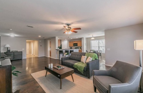 Keller House | Charming Spacious 3BR Retreat ~ Community Pool!