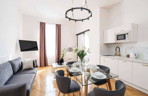Warszawskie Apartment | Charming spacious and bright apartment
