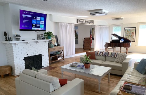 Nampa House | Charming, Spacious First Floor of Charming 1903 Home in Downtown Nampa