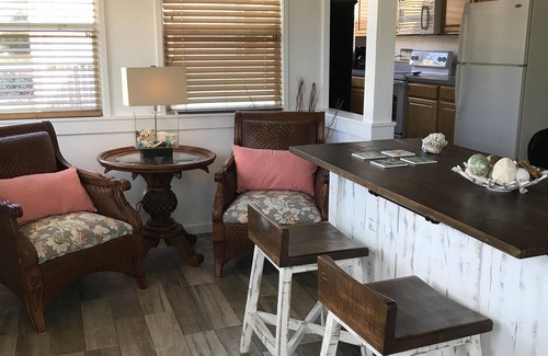 Ormond Beach House | Charming Starfish Cottage! Walk to the beach and the river!