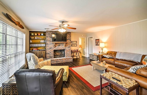 Starkville House | Charming Starkville House w/ Yard - 2 Mi to MSU!