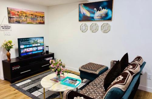 West Edmonton Apartment | Charming Stay & Cozy Retreat by Bansari Homes in Edmonton- YEG