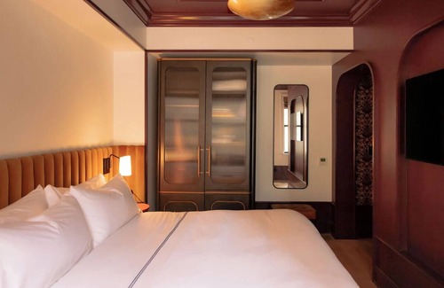 Gateway District Hotel | Charming Stay Ideal for Couple: Relaxing Room Close to Cleveland's Heart