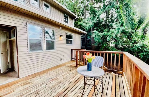 University District House | Charming Stay in Seattle’s Coveted Northeast Neighborhood