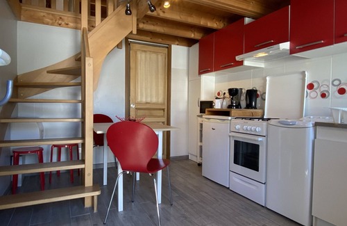 Etel House | Charming Stone House for 2 in Etel - Close to Beaches, Shops, and Nautical Sports
