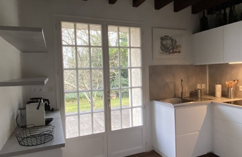 Bouliac House | Charming stone house in a park with trees on the hillsides of Bordeaux