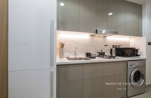 Dubai Apartment | Charming Studio 10 Minutes from Dubai Mall