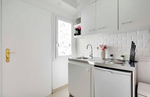 Quartier de la Roquette Apartment | Charming Studio for 2 – Near Voltaire & 11th Arr. Town Hall, Paris