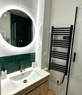 Combat Apartment | Charming Studio fully equipped Buttes Chaumont