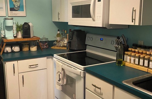 McGregor Apartment | Charming Studio, Great outdoor space. Located between beach and downtown!
