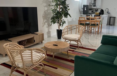 Queens Apartment | Charming studio in brilliant Queens with AC, WiFi