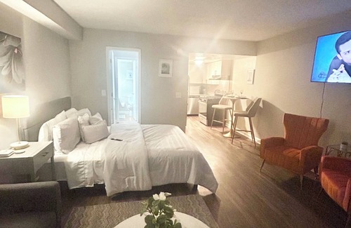 East Point Apartment | Charming studio in cool East Point with AC