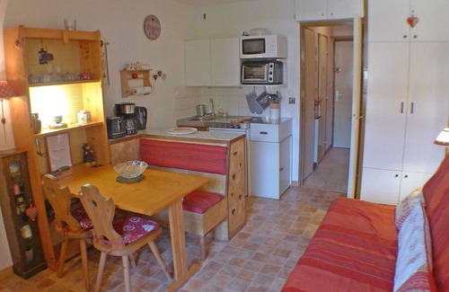 Samoens Apartment | Charming Studio in Central Samoëns with Mountain Views, Ski Storage, and Private Parking
