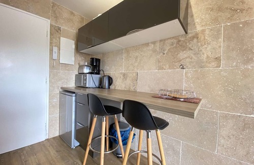 La Baule-Escoublac Apartment | Charming Studio in La Baule with Balcony, Private Parking, Near Avenue de Gaulle