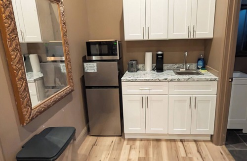 Clovis Apartment | Charming studio in quaint Clovis with AC