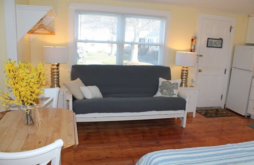 Dennis Port Condo | Charming Studio less than 200 steps to Glendon Beach - 200 Captain Chase Rd #18