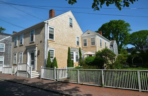 Nantucket Town House | Charming Studio Unit - King and Twin Beds - Private Bath