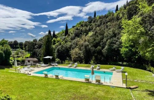 Loro Ciuffenna Apartment | Charming Studio with Shared Pool in Loro Ciuffenna
