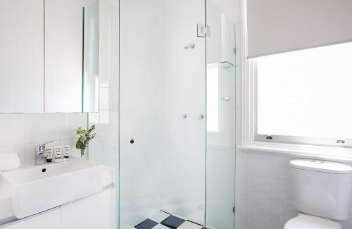 Glebe Apartment | Charming Studio With Balcony in Inner-City Glebe