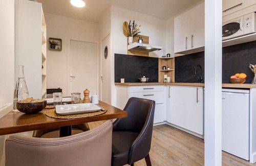 Guerande Cottage | Charming Studio with Garden in Guérande, WiFi included