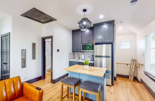 McKinney House | Charming studio with kitchenette, central AC